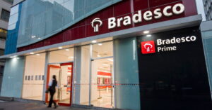 Bradesco é autuado pelo Decon após série de reclamações sobre fraudes e cobranças contestadas