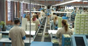 Confiança da pequena indústria cai ao menor nível desde 2020 e amplia pressão sobre produção
