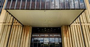 Contas externas do Brasil ampliam déficit mesmo com exportações em alta e reservas maiores