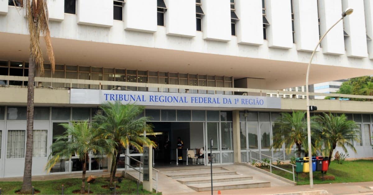 Fachada do Tribunal Regional Federal da 1ª Região (TRF-1), em Brasília, órgão que decidiu sobre compensação tarifária ligada à RBSE no setor elétrico.