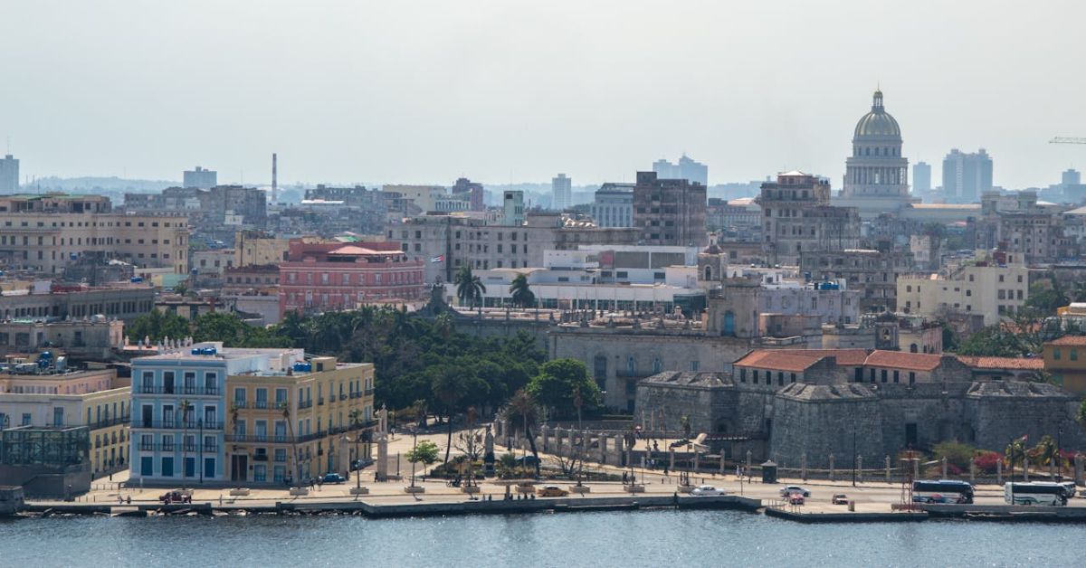 Vista de Havana em matéria sobre sanções dos EUA e risco para empresas estrangeiras em Cuba