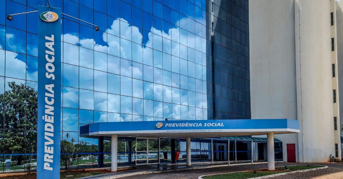 Fachada de prédio da Previdência Social usado como referência para o pagamento da segunda parcela do 13º do INSS em 2026.