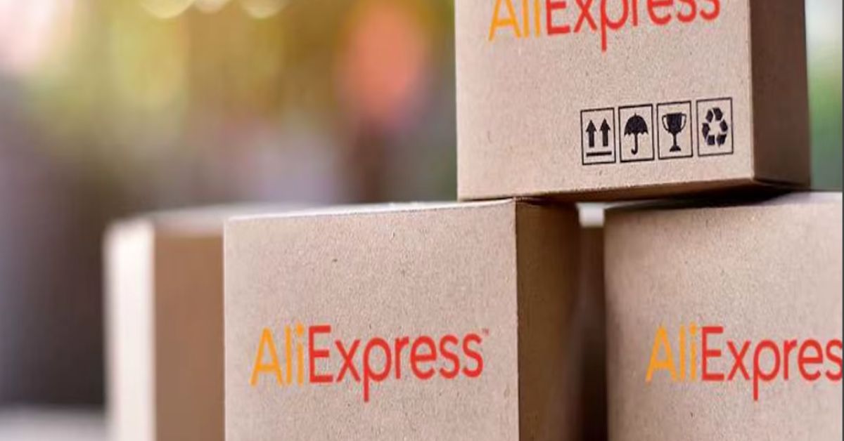Caixas de encomendas do AliExpress ilustram a expansão da logística da plataforma chinesa em meio à ampliação da parceria com os Correios no Brasil.