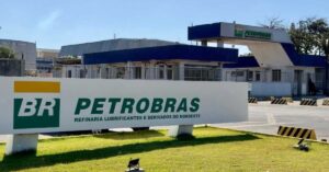 Petroleira mais lucrativa do mundo, Petrobras entra em alerta sobre dividendos
