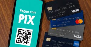 Pix pressiona cartões no varejo, mas parcelamento segura domínio do crédito