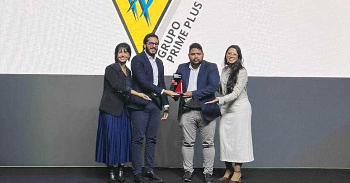 Representantes da Prime Plus recebem prêmio do GPTW Brasil em cerimônia realizada em São Paulo após empresa entrar no top 30 nacional entre as melhores para trabalhar.
