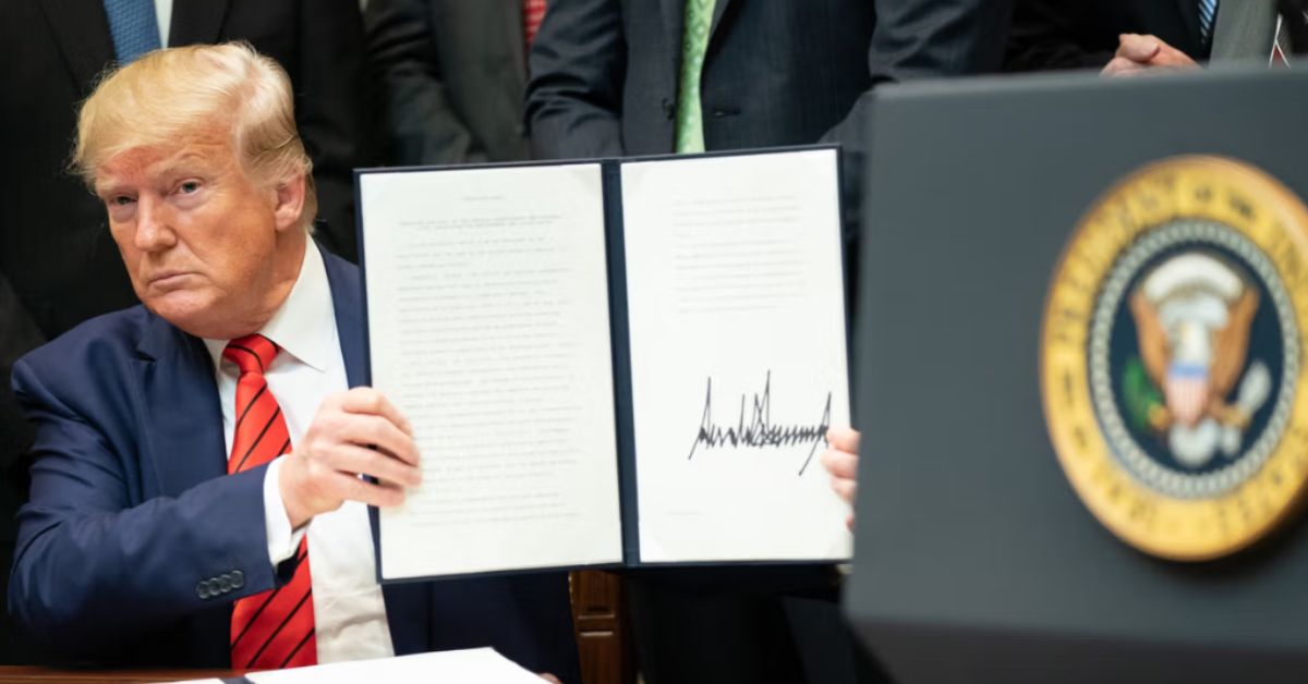 Donald Trump durante anúncio sobre tarifas comerciais nos Estados Unidos após decisão judicial contra tarifa global de 10%