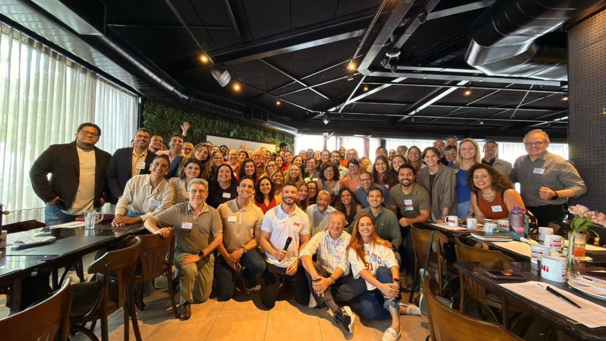 Imagem de uma reunião da BNI para ilustrar uma matéria jornalística sobre a BNI Jangada.
