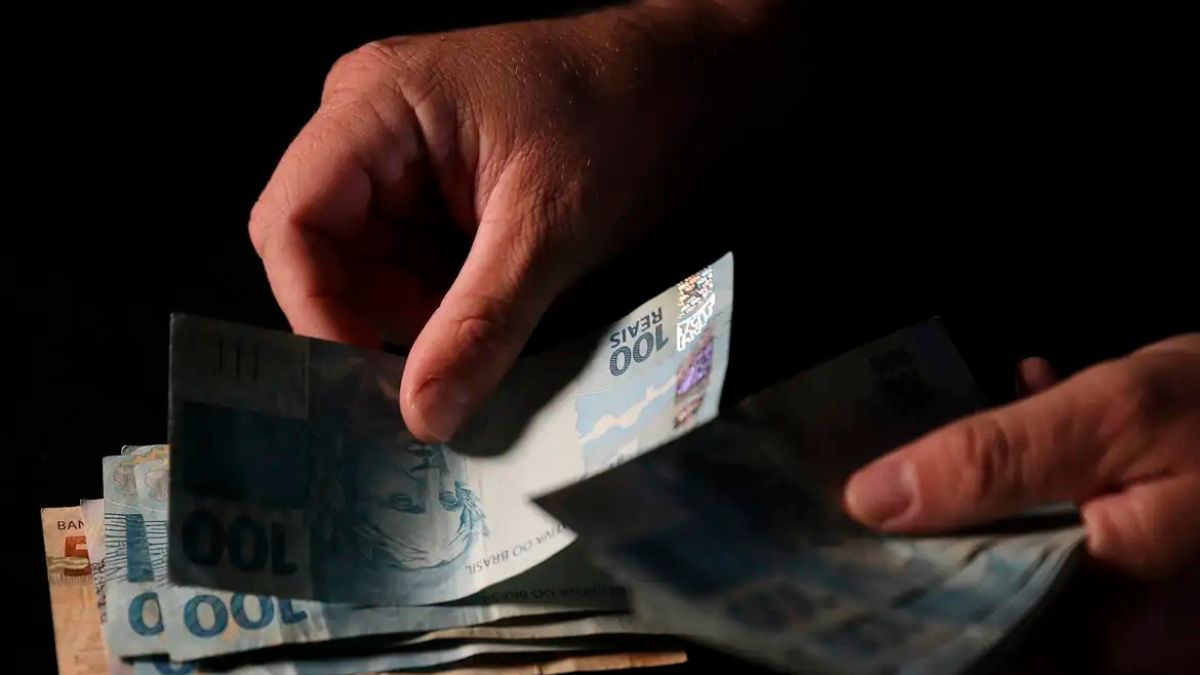 Imagem de dinheiro para ilustrar uma matéria jornalística sobre a dívida pública brasileira.