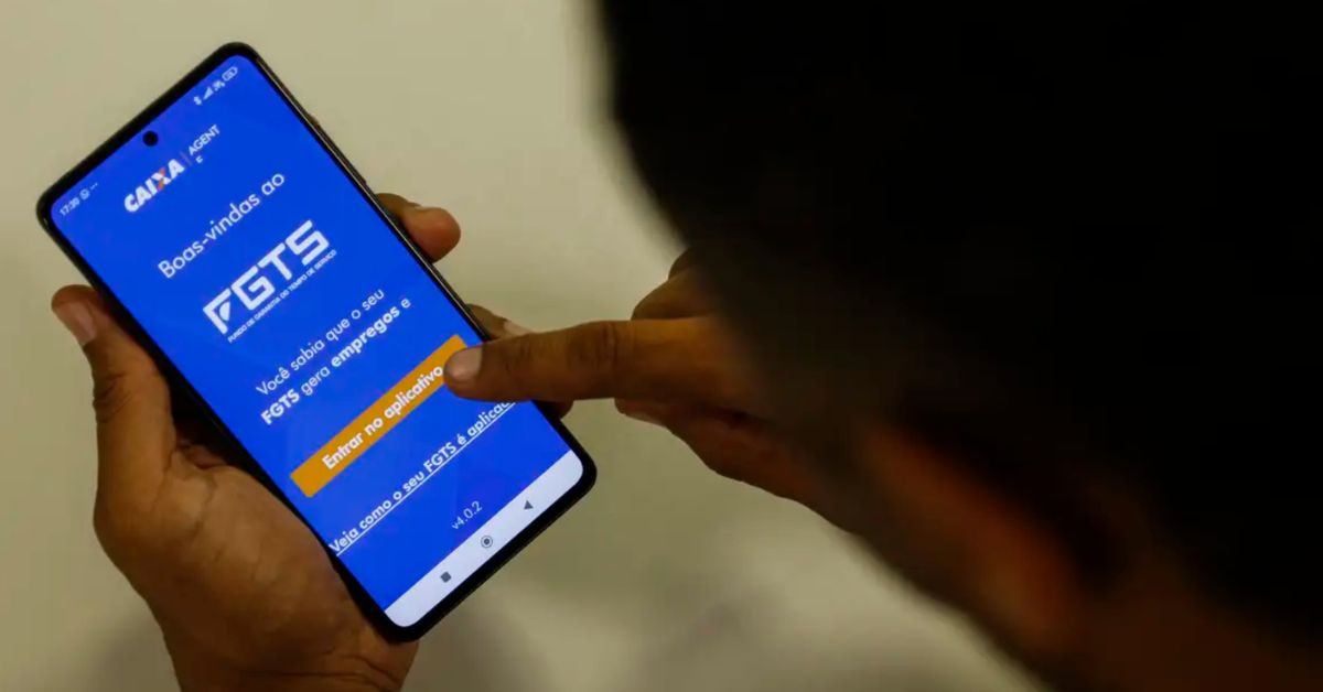 FGTS como garantia no Consignado CLT exibido no aplicativo oficial do Fundo de Garantia em smartphone.