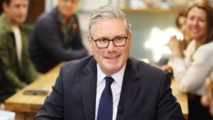 Possível saída de Keir Starmer reacende fantasma das trocas de premiê no Reino Unido