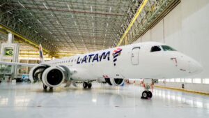 Latam apresenta novo Embraer E195-E2 e prepara expansão para até 35 destinos