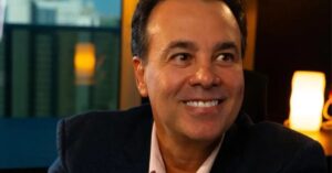 Professor do Ceará apresenta tese sobre inovação e infraestrutura digital em fórum global de tecnologia na Europa