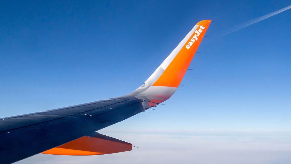 Imagem de um avião da easyjet para ilustrar uma matéria jornalística sobre a recusa da oferta de compra da easyjet.