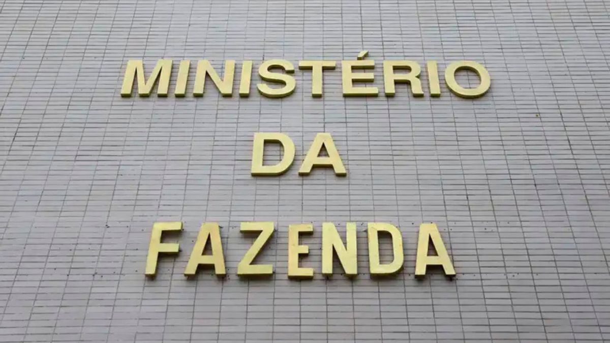Imagem da fachada do Ministério da Fazenda para ilustrar uma matéria jornalística sobre a pautas-bombas em discussão no Congresso Nacional