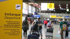 Preço das passagens aéreas sobe 11%; entenda por que voar continua caro