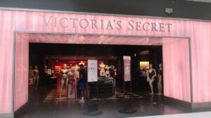 Recuperação da Victoria’s Secret ganha força com vendas acima do esperado