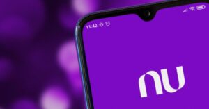 Ações do Nubank enfrentam novo alerta sobre crédito e lucro após corte do Citi