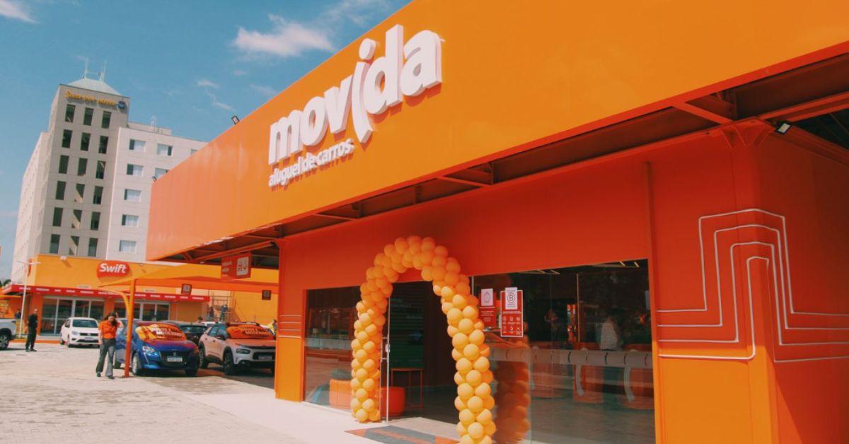 Fachada de uma unidade da Movida, empresa de locação de veículos, em imagem relacionada ao avanço do aluguel de carros pelo WhatsApp com uso de inteligência artificial em parceria com a Meta.
