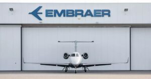 Garantia da União para Embraer amplia disputa global, mas transfere risco de calote ao setor público