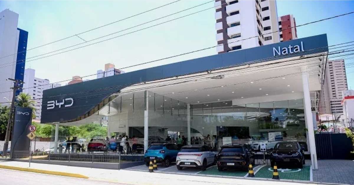 Fachada da concessionária BYD Carmais em Natal, uma das operações do grupo voltadas à venda de veículos eletrificados no Rio Grande do Norte.