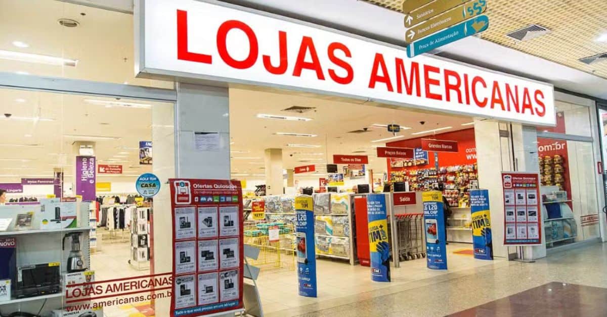 Fachada de uma loja da Americanas, empresa no centro das investigações da Operação Disclosure sobre fraude contábil.