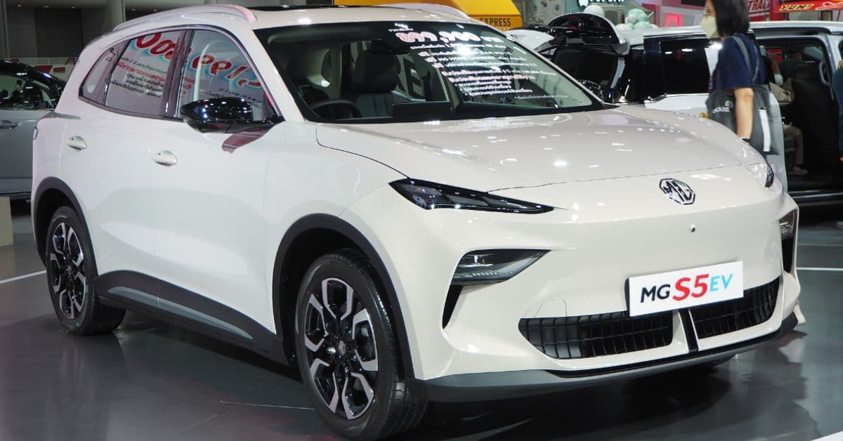 MG S5 EV, SUV elétrico da MG Motor, exibido durante evento automotivo; modelo está entre os veículos previstos para produção na Planta Automotiva do Ceará.