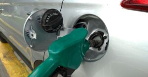 Mistura de etanol na gasolina pode subir para 32% e reduzir dependência de combustível importado