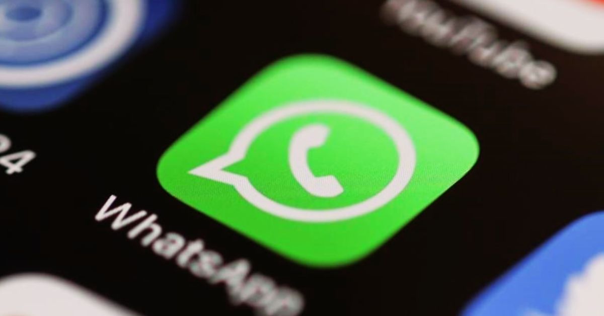 Ícone do WhatsApp exibido na tela de um smartphone, aplicativo que passará a ser comandado por Kunal Shah após investimento da Meta na fintech Cred.