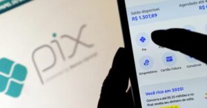 Pix por aproximação amplia disputa com cartões após BC retirar limite para transferências