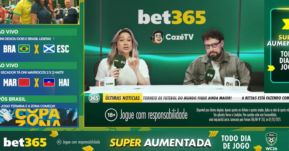 Print de transmissão da CazéTV no YouTube mostra ação publicitária de casa de apostas durante partida da Copa do Mundo.
