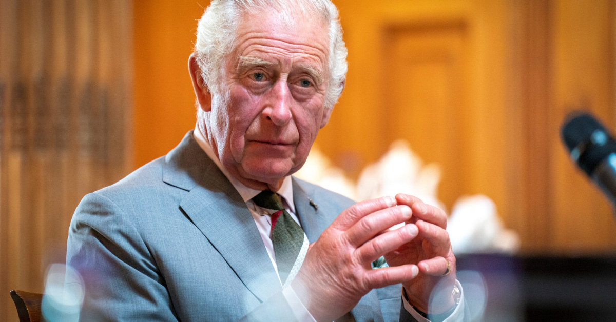 A decisão sobre o rei Charles III divulgar o imposto de renda foi confirmada pelo Palácio de Buckingham e integra mudanças adotadas desde sua ascensão ao trono.