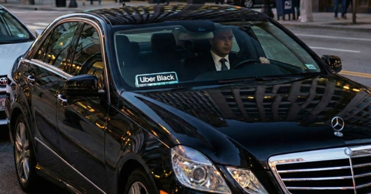 Uber Black exibe veículo da categoria premium em meio às mudanças anunciadas pela plataforma para 2027