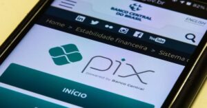 Usuários assíduos do Pix crescem 71% e aceleram a substituição de cartões e boletos