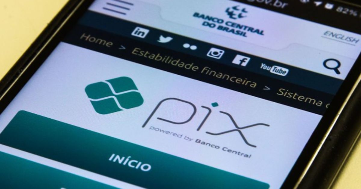 Usuários assíduos do Pix: página do sistema de pagamentos do Banco Central exibida em um celular
