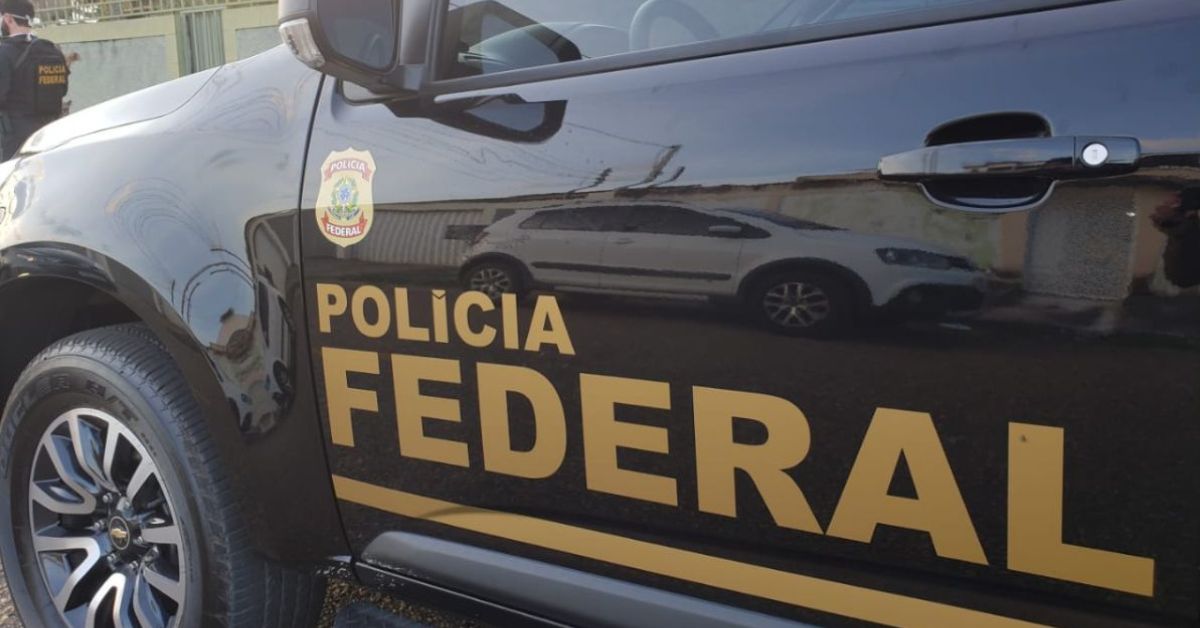 Viatura da Polícia Federal durante a Operação Exchange, que investiga um esquema de lavagem de dinheiro com movimentações superiores a R$ 10 bilhões.