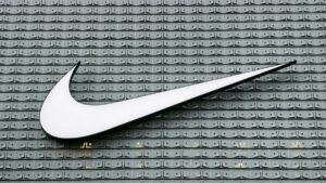 Nike reduz projeção de vendas e acende alerta sobre o consumo global