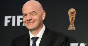 Receita recorde fortalece Gianni Infantino na FIFA, apesar das críticas à Copa de 2026