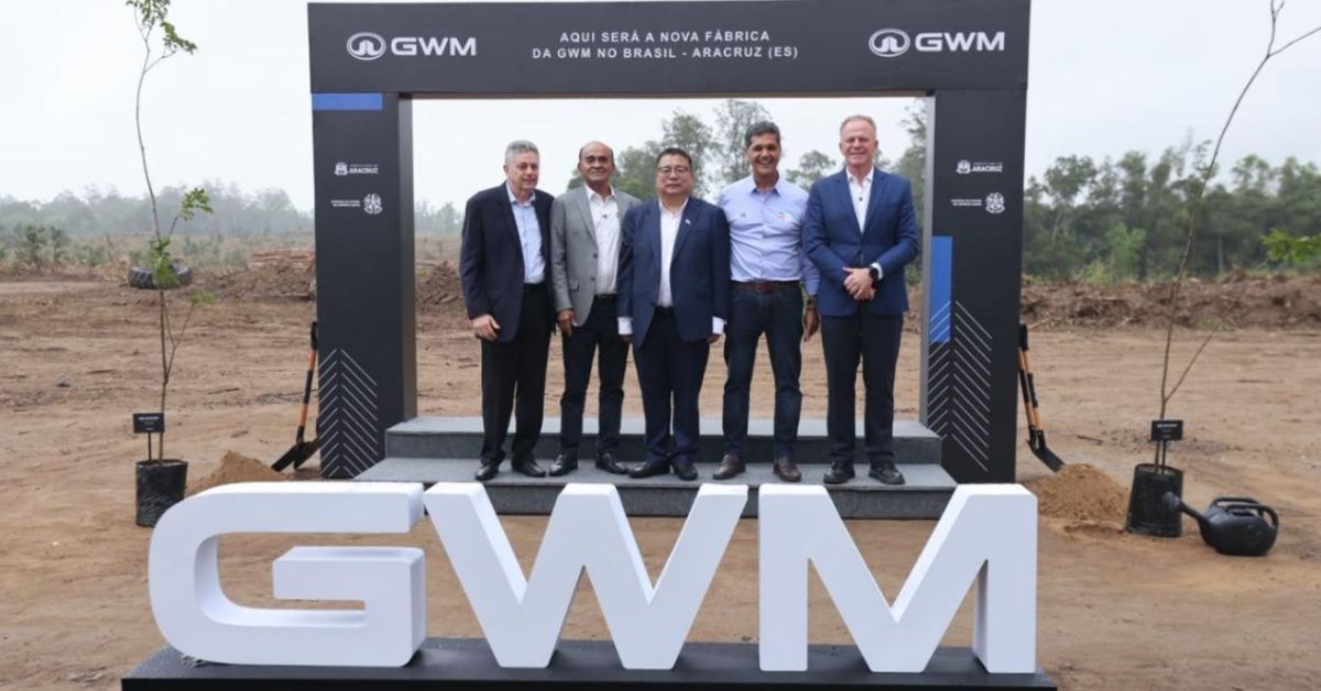 Executivos da GWM e autoridades participam do lançamento da nova fábrica da montadora em Aracruz (ES), empreendimento que integra o plano de expansão industrial da empresa no Brasil.