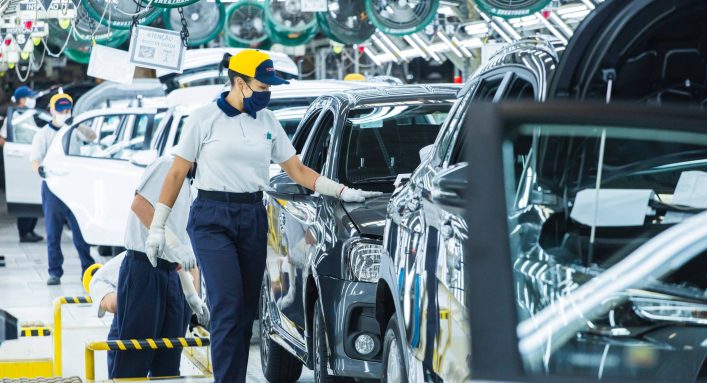 Linha de produção em Sorocaba (Foto: Divulgação Toyota)