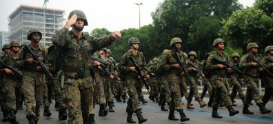 Comissão investigará gastos militares para avaliar cortes de aposentadorias