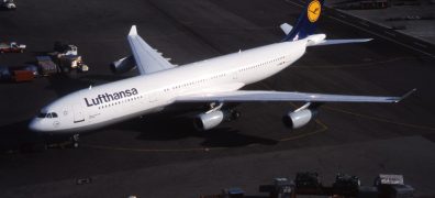 Companhia aérea Lufthansa em crise. (Foto: René Francillon/Wikimedia Commons)