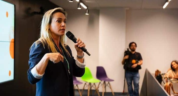 Isabella de Roldão comparece ao evento de lançamento. (Foto: Reprodução/Instagram)