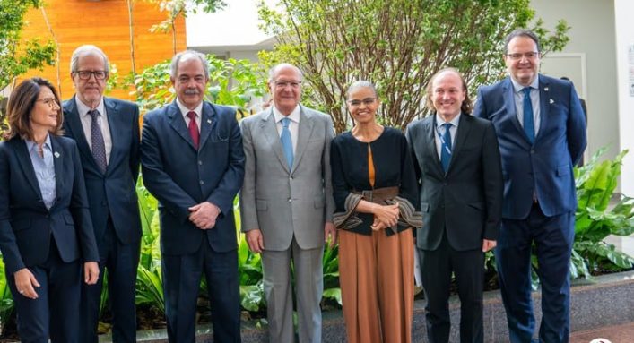 O presidente da República em exercício, Geraldo Alckmin, o presidente do Ibama, Rodrigo Agostinho, a ministra do Meio Ambiente e Mudança do Clima (MMA), Marina Silva, o ministro da Fazenda em exercício, Dario Durigan, e o presidente do Banco Nacional de Desenvolvimento Econômico e Social (BNDES), Aloizio Mercadante, participaram da solenidade de abertura.