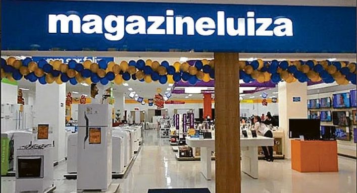 Magazine Luiza (MGLU3) valoriza-se em R$ 2,8 bilhões, subindo 24,43%, com alívio nos juros e dados de inflação nos EUA, mas analistas divergem sobre perspectivas e riscos contábeis.