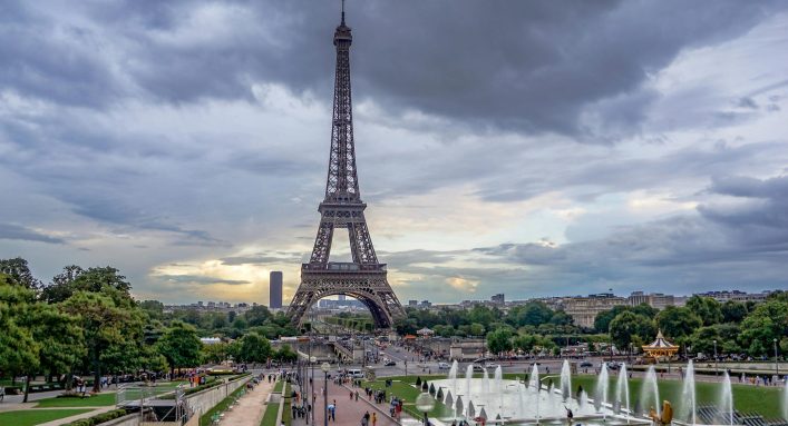 Preços de hotéis em Paris caem quase pela metade durante as Olimpíadas.