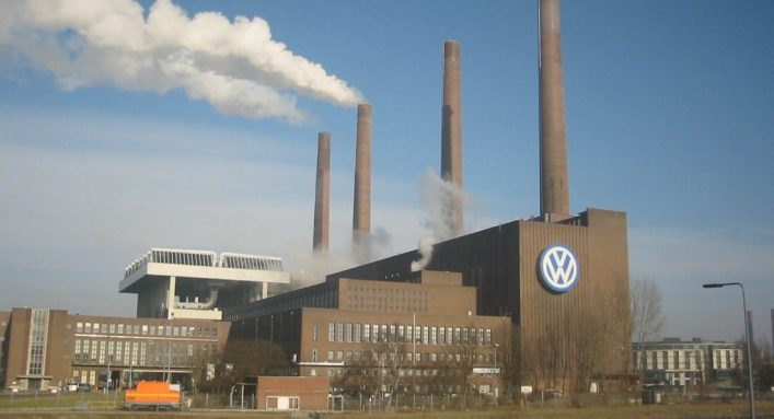 Volkswagen retoma motores de combustão. (Foto: Andreas Praefcke/Wikimedia Commons)