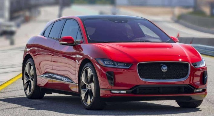 O Jaguar I-PACE é vendido no Brasil a partir de R$ 613.950 e oferece 400 cv de potência, 71 kgfm de torque e até 470 km de autonomia.